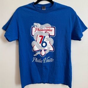 Mens Sz medium - PHILADELPHIA SIXERS 76ERS  PHILA UNITE PLAYOFF T-SHIRT